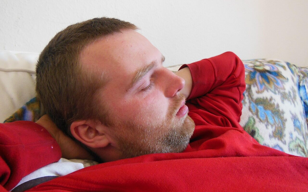 découvrez les bienfaits du power-nap, une technique efficace pour recharger votre énergie en seulement quelques minutes. apprenez comment intégrer ce sommeil court dans votre routine quotidienne pour améliorer votre concentration et votre productivité.