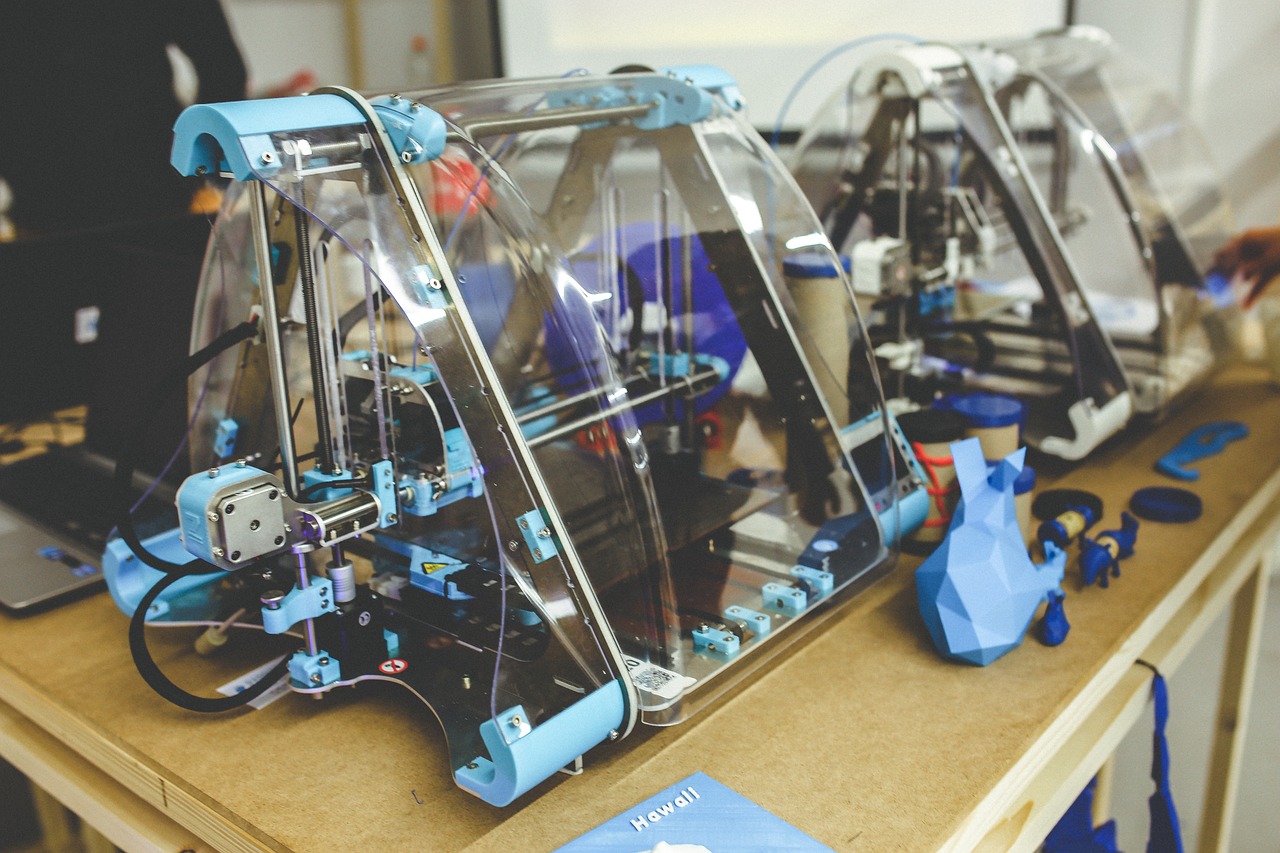 découvrez l'univers fascinant de l'impression 3d : technologies, applications et innovations qui transforment la fabrication et le design. explorez comment cette méthode révolutionnaire façonne l'avenir des industries et simplifie la création d'objets sur mesure.